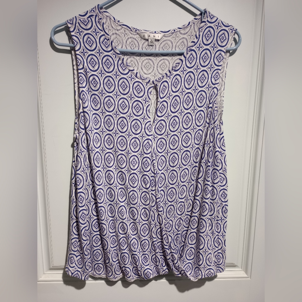Cabi sleeveless top style# 733 keyhole medallion size large